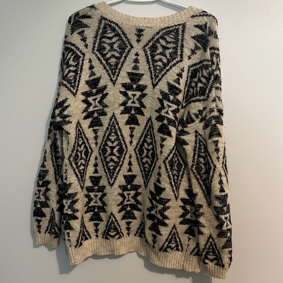 Garage brand size small cardigan. Grey and cream design. Good condition - Picture 2 of 3